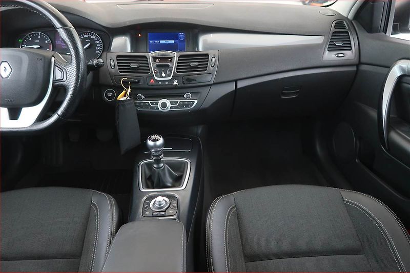 Renault Laguna (2010) 2.0 dCi, po STK, Klima - fotka 8 z 15