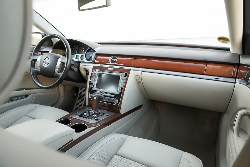 Volkswagen Phaeton 3.0 TDi 176kW LONG 4motion - fotka 14 z 36