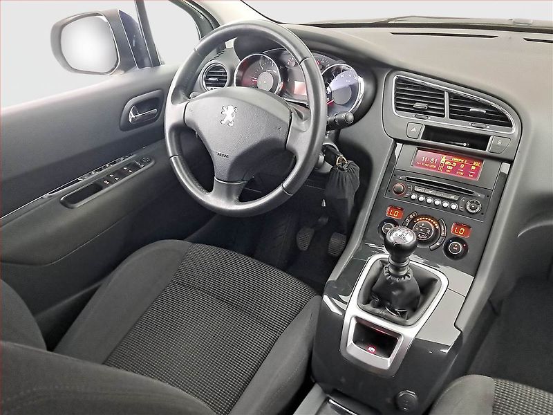 Peugeot 5008 (2013) 1.6 HDi, 7 míst, ČR,1.maj - fotka 7 z 17