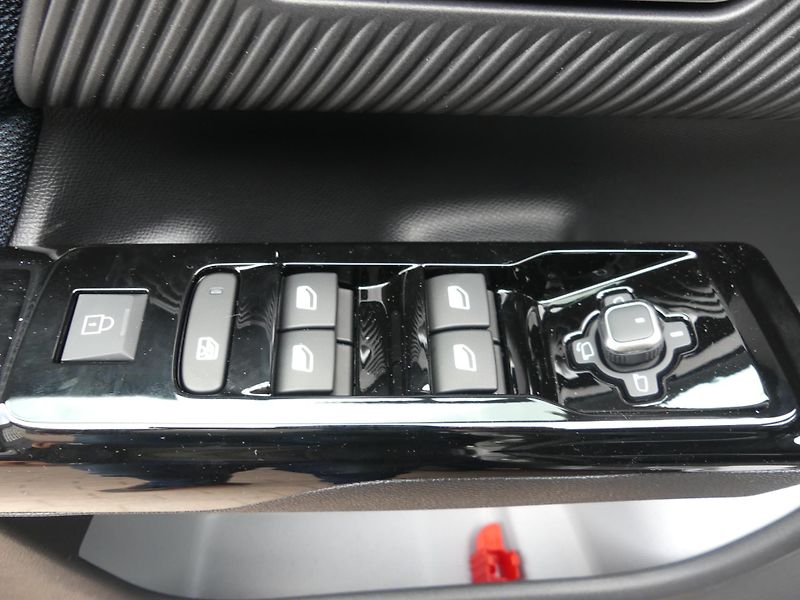 Citroën C5 Aircross (2026) PLUS Hybrid 145k Automatic - fotka 19 z 22