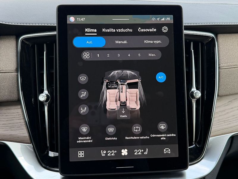 Volvo XC90 T8 PLUS, VZDUCH, 360°, 335kW - fotka 19 z 24