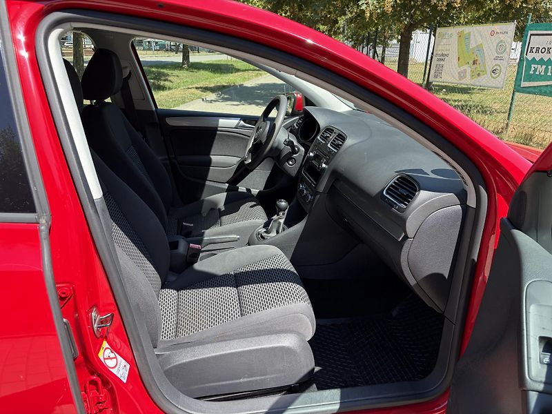 Volkswagen Golf 1.4 75kw Trend - fotka 21 z 29