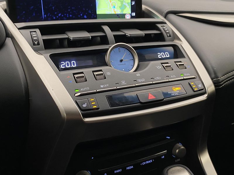 Lexus NX 300h AWD AUT CZ  - fotka 27 z 44