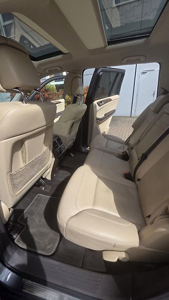Mercedes-Benz GLS (2016) 500 V8  - fotka 17 z 32