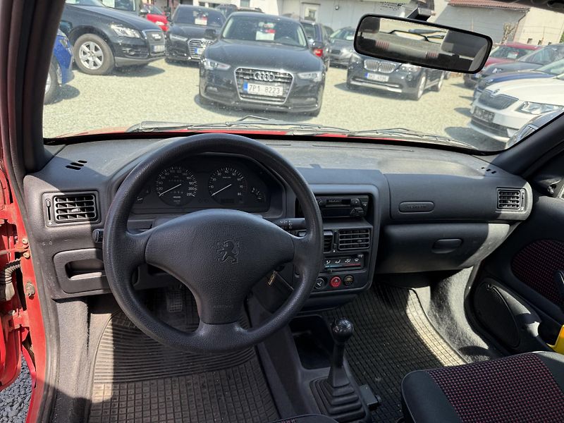 Peugeot 106 1.0i - fotka 7 z 12