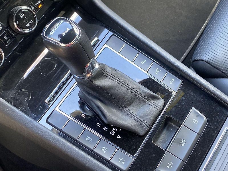 Škoda Superb (2023) 2.0 TDI 4x4 DSG L&K - fotka 19 z 39