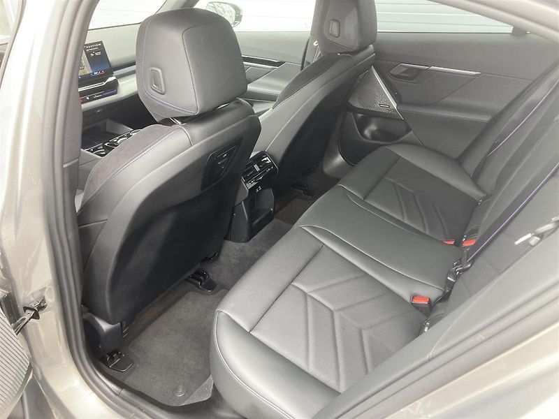 BMW Řada 5 520d xDrive Sedan - fotka 9 z 15
