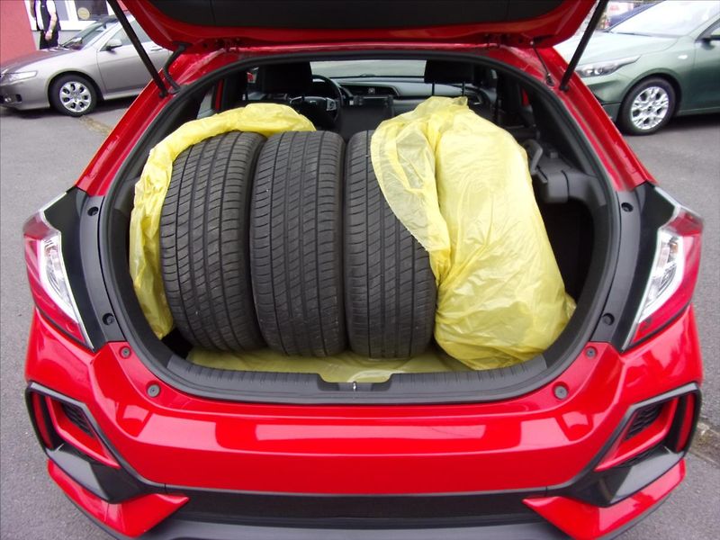 Honda Civic 1,0 i-VTEC Comfort 1maj. - fotka 13 z 25