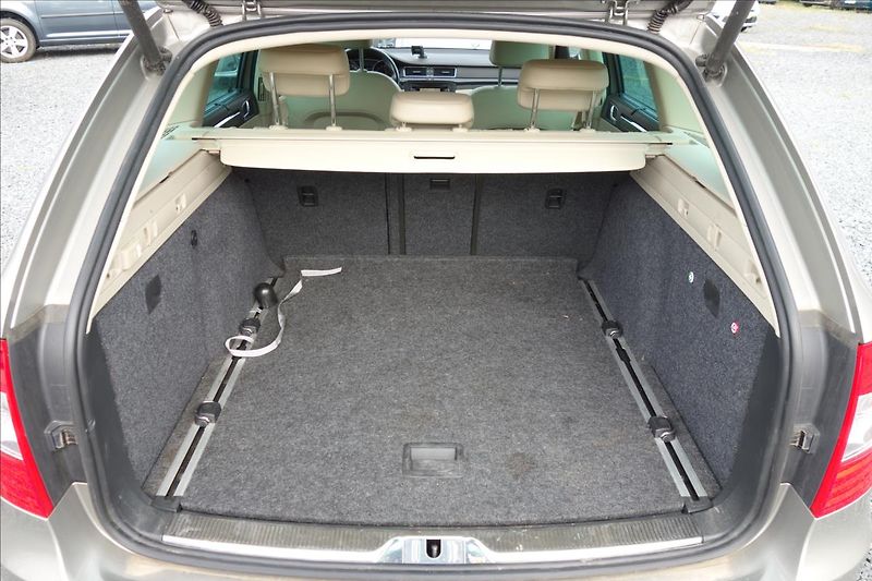 Škoda Superb 2,0 TDi 125KW, ČR, L&K, 4x4. - fotka 18 z 38