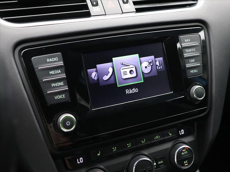 Škoda Octavia 2,0 TDI 135kW RS CR Aut.klima - fotka 17 z 28