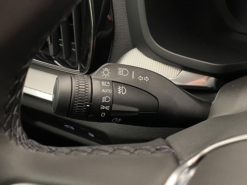 Volvo V60 (2026) T6 AWD Plug-in DARK PLUS - fotka 28 z 64
