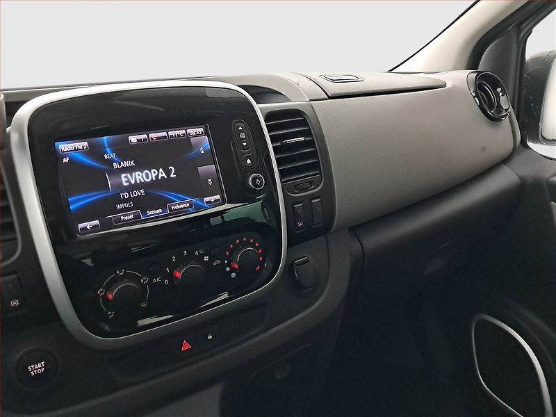 Renault Trafic (2017) 1.6 dCi, Bus, 8Míst, ČR, DPH - fotka 12 z 19