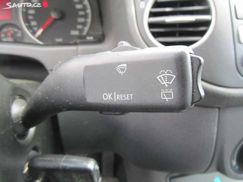 Volkswagen Golf Plus 1,9TDI - 77KW - NOVÁ STK - fotka 15 z 21