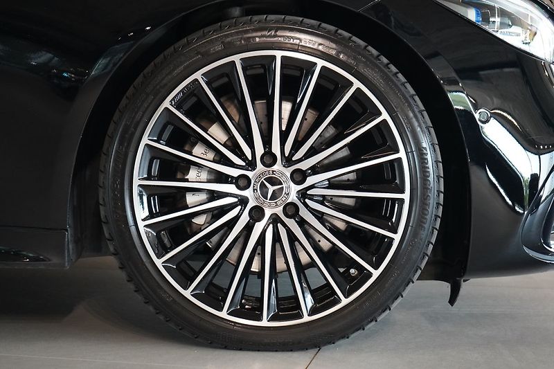 Mercedes-Benz Třídy C 220d 4MATIC, Nezávislé, Tažné - fotka 8 z 50