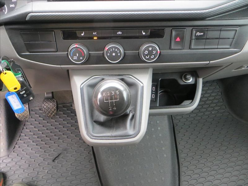 Volkswagen Transporter 2,0 TDI VAN ČR KAMERA - fotka 12 z 17