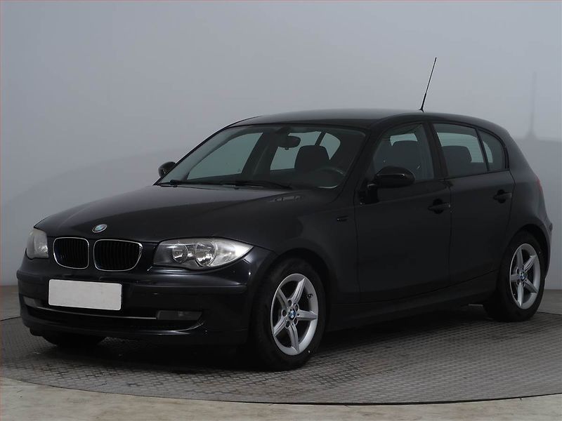 BMW Řada 1 (2009) 118d - fotka 2 z 13