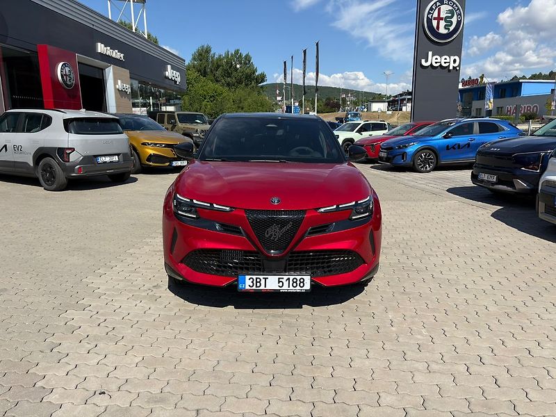 Alfa Romeo Junior Ibrida Sport Speciale 1.2 Turb - fotka 2 z 19