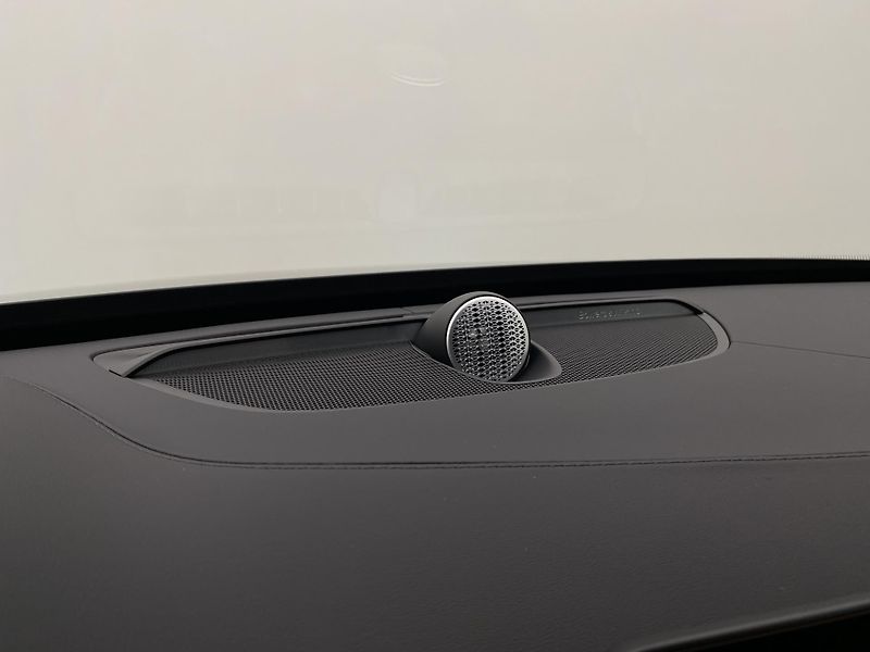 Volvo XC90 (2026) T8 AWD Plug-in DARK ULTRA - fotka 73 z 76