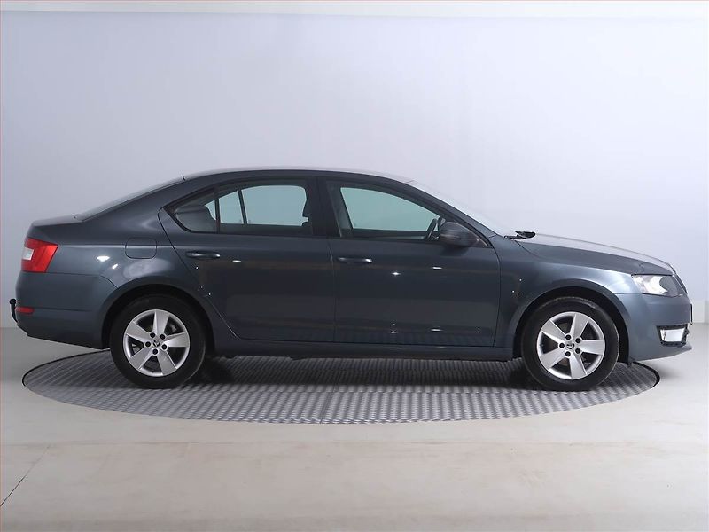 Škoda Octavia (2017) 2.0 TDI, Tempomat - fotka 6 z 17