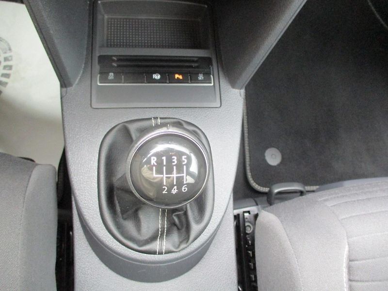 Volkswagen Touran TDI CUP*77KW*TZ*NAVI*VÝHŘEV* - fotka 16 z 50