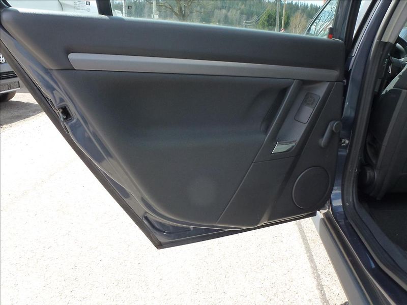 Opel Vectra 1,9 CDTi Wagon Station - fotka 17 z 44