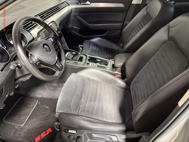 Volkswagen Passat (2016) 2.0 TDI, LED, masáž - fotka 9 z 14