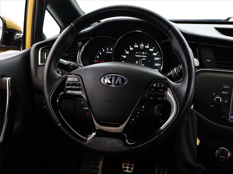 Kia Ceed (2015) GT Line 1.6 CRDi, Navi - fotka 14 z 17