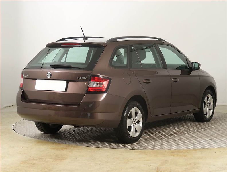 Škoda Fabia (2015) Style 1.2 TSI, ČR,1.maj - fotka 5 z 19
