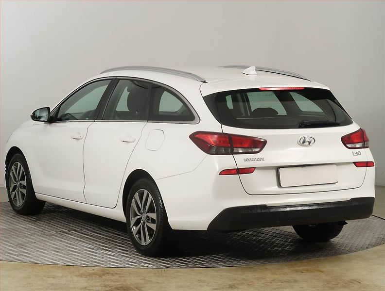 Hyundai i30 (2019) 1.6 CRDi, Tempomat - fotka 4 z 19