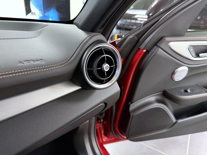 Alfa Romeo Giulia (2026) 2.0T 280k AT8 ZF Q4 4x4 Intens - fotka 23 z 23