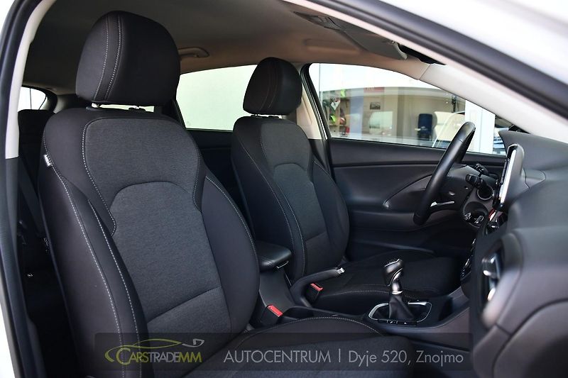 Hyundai i30 1.6CRDi NAVI KAMERA CARPLAY - fotka 17 z 48