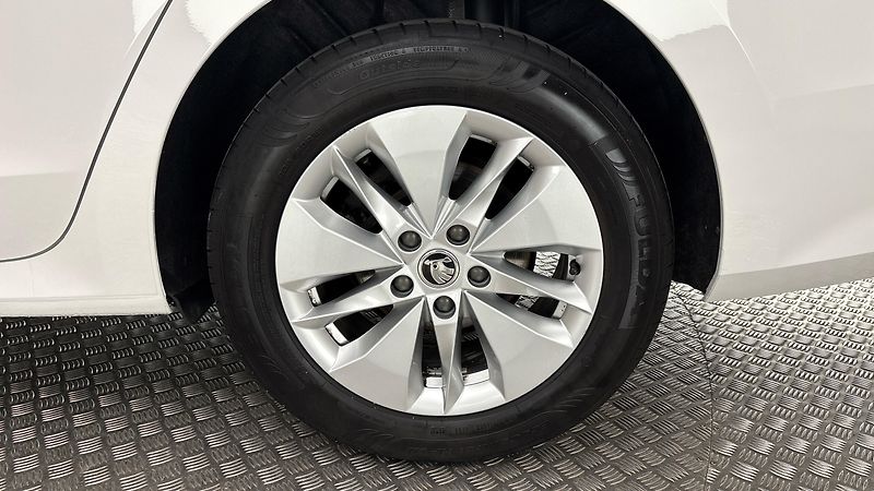 Škoda Octavia 2.0 TDI Ambition Combi - fotka 19 z 24
