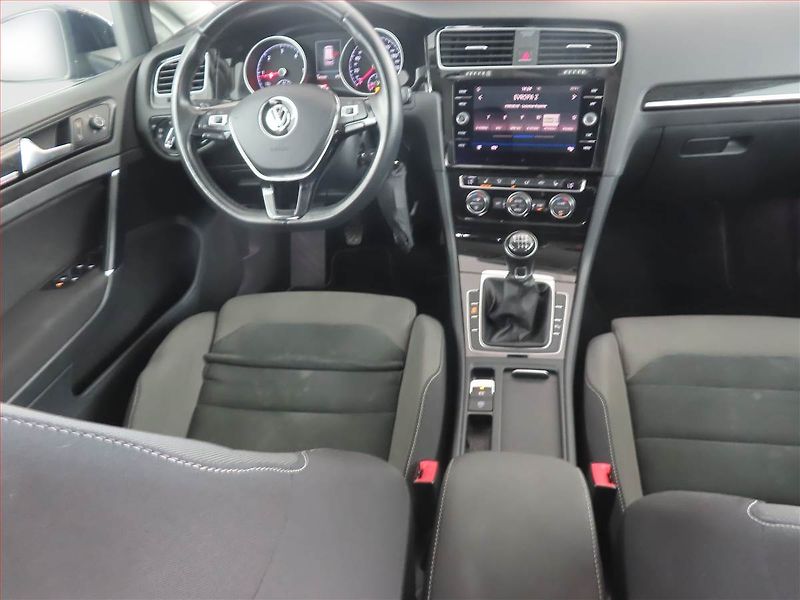 Volkswagen Golf (2018) Highline 2.0 TDI, Serv.kniha - fotka 7 z 21