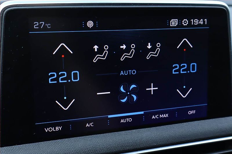 Peugeot 5008 (2018) 1.6 BlueHDi, Automat, 7 míst - fotka 17 z 27