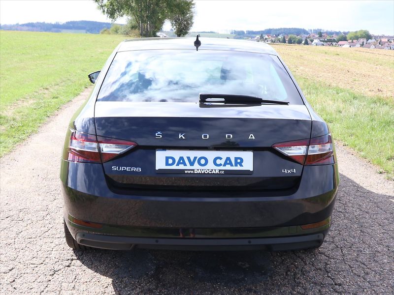 Škoda Superb 2,0 TDI 140kW DSG 4x4 Style CZ - fotka 6 z 35