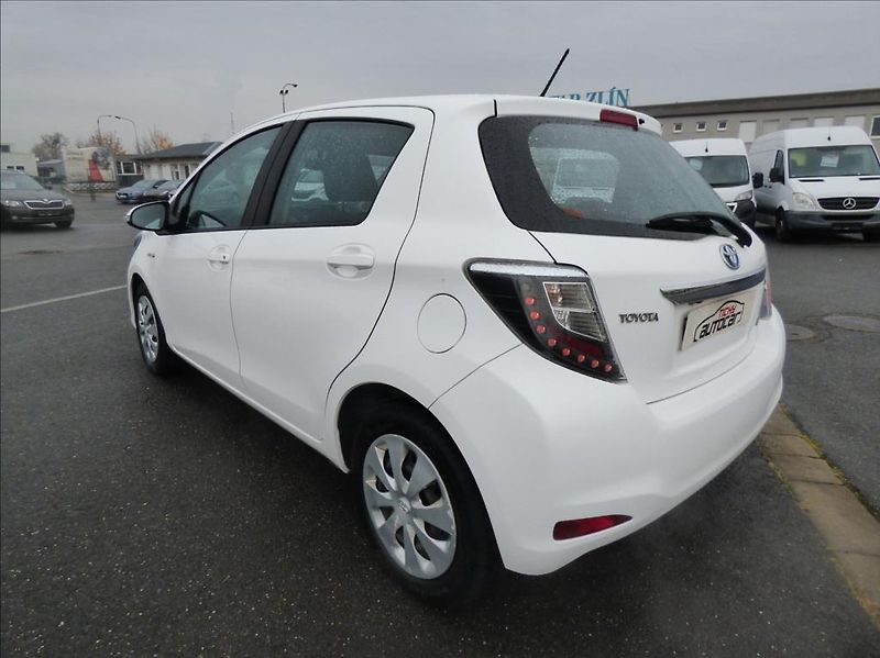 Toyota Yaris 1,5 Hybrid, Digi Klima, servis - fotka 5 z 60