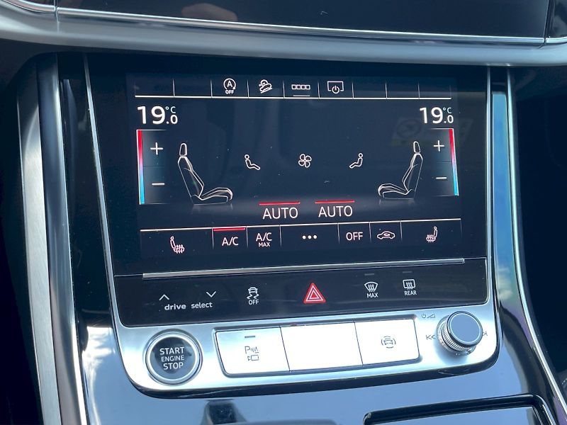 Audi Q7 (2024) 50 TDI 210 kW Quattro S-Line 7 - fotka 12 z 35