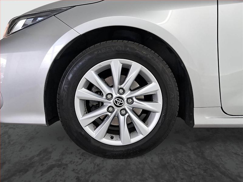 Toyota Corolla (2023) 1.8 Hybrid - fotka 15 z 20