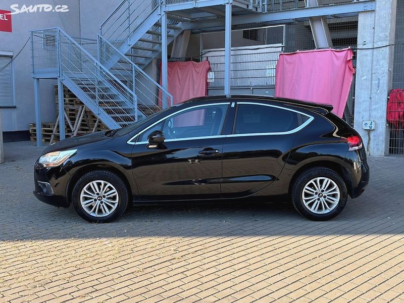 Citroën DS4 (2012) 1.6i, 88kw - fotka 2 z 18