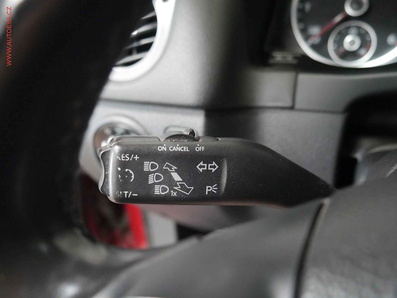 Volkswagen Tiguan (2013) 2.0TDi 4x4, Xenon, park.čidla - fotka 16 z 23