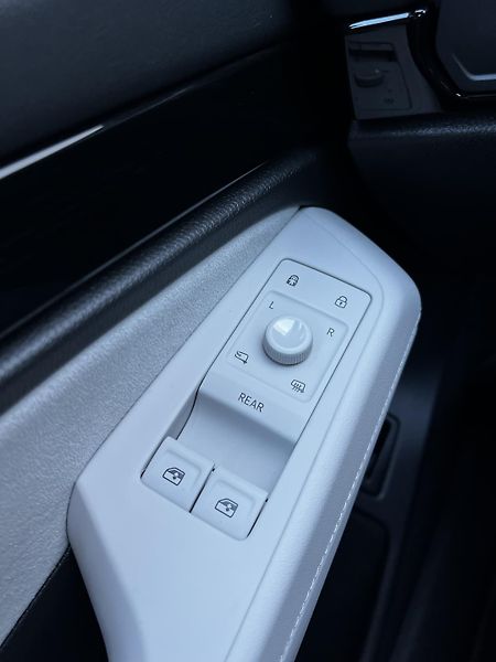 Volkswagen ID.7 Tourer 210kW 82kWh Pro 1.Maj DPH - fotka 22 z 28