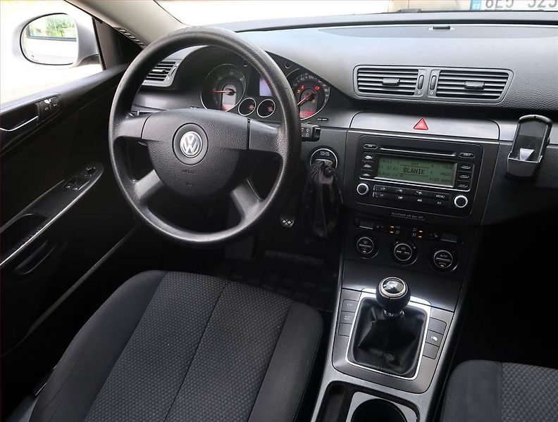Volkswagen Passat (2005) 2.0 TDI, Tažné - fotka 7 z 16