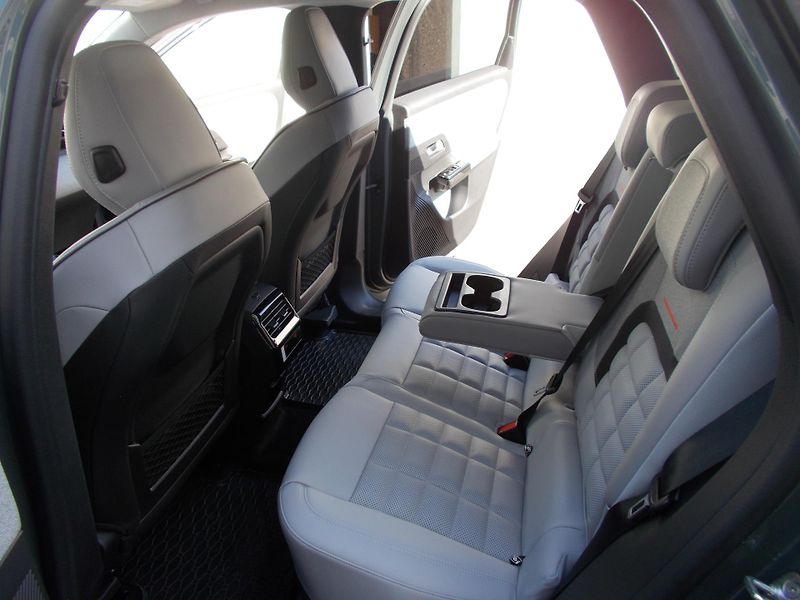 Citroën C5 Aircross MAX Plug-in Hybrid 225 Automat - fotka 12 z 15