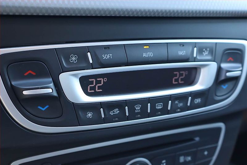 Renault Fluence (2010) 1.6 16V, Tempomat - fotka 13 z 19