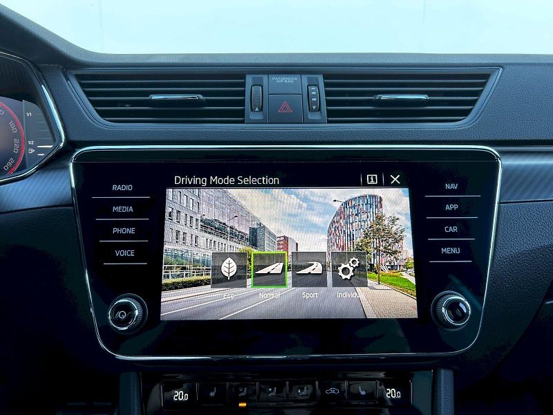 Škoda Superb (2024) Combi 2.0 TDI 147kW 4x4 DSG Sp - fotka 20 z 35