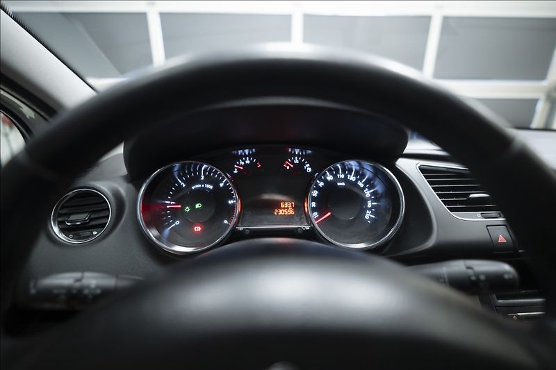 Peugeot 3008 2,0 HDI NAVIGACE TAŽNÉ - fotka 20 z 36