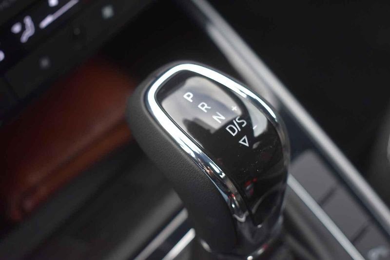 Auto působí přikrčeně, tudíž sportovně.