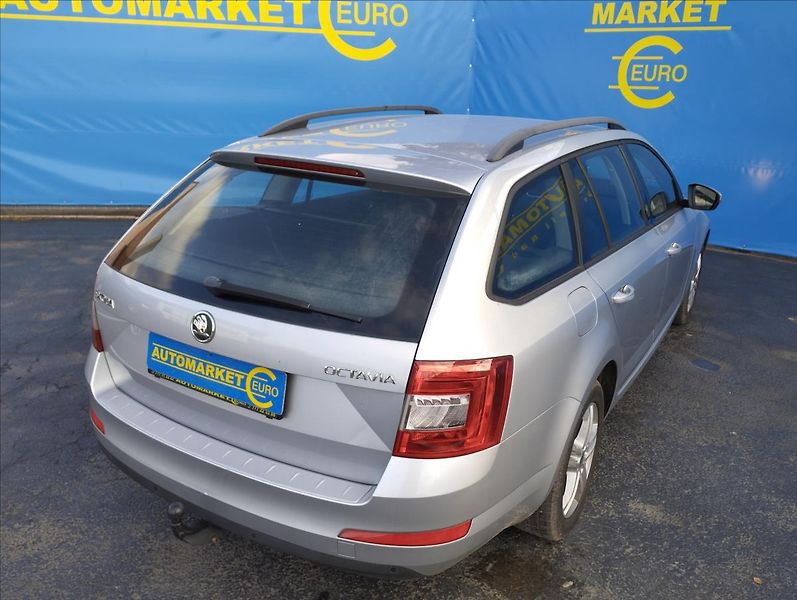 Škoda Octavia 1,2 TSI 77kW Elegance Combi - fotka 4 z 16