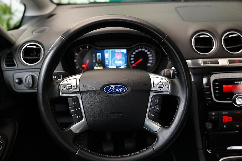 Ford S-MAX - fotka 17 z 27
