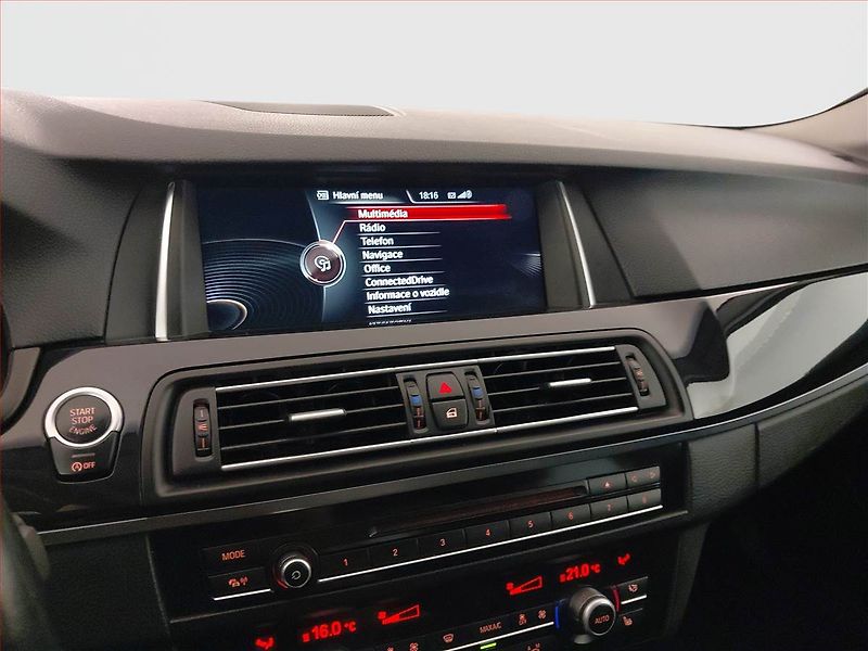 BMW Řada 5 (2015) 525d xDrive, 4X4, Automat - fotka 12 z 25